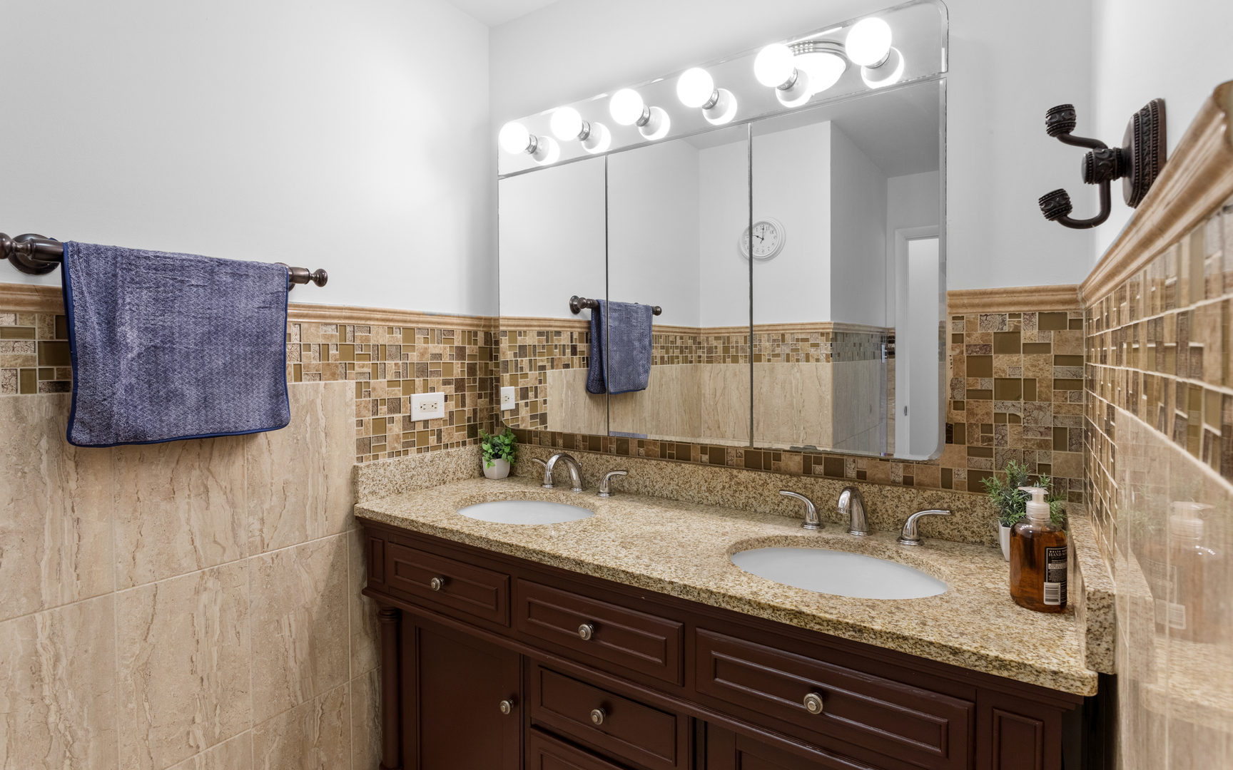 7618 Beckwith Road Morton Grove, IL 60053 - Photo 3 of 28