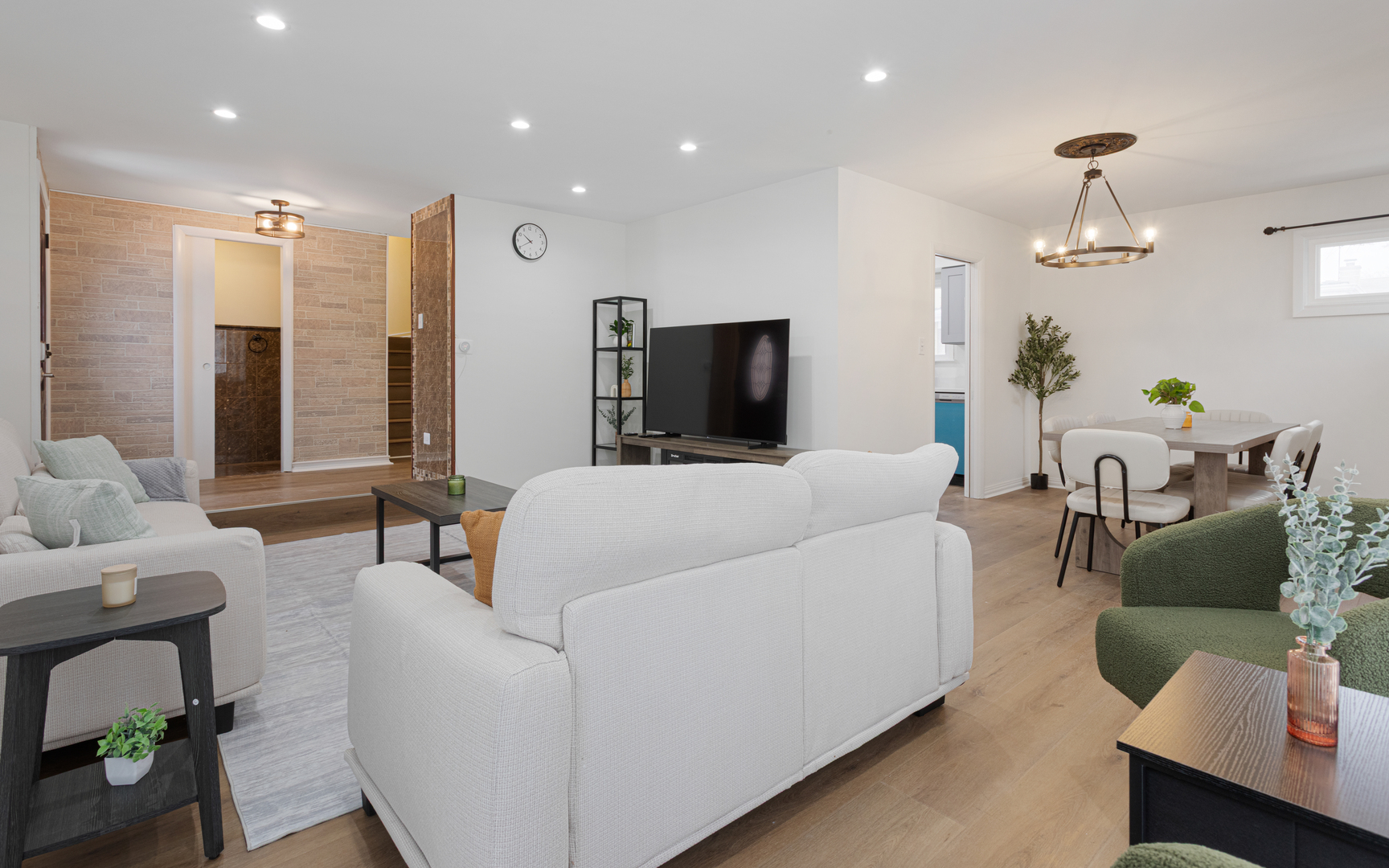 7618 Beckwith Road Morton Grove, IL 60053 - Photo 5 of 28