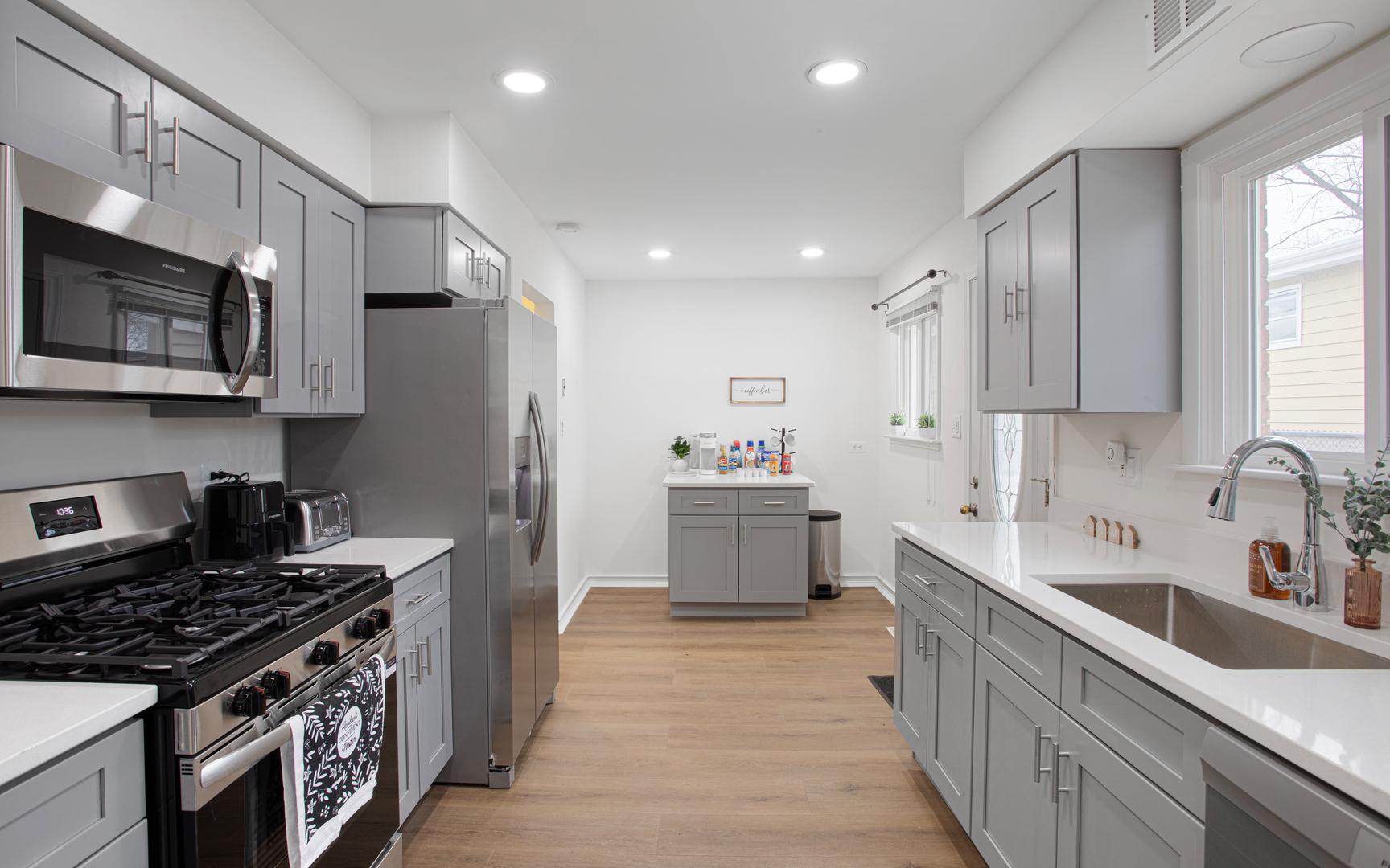 7618 Beckwith Road Morton Grove, IL 60053 - Photo 9 of 28