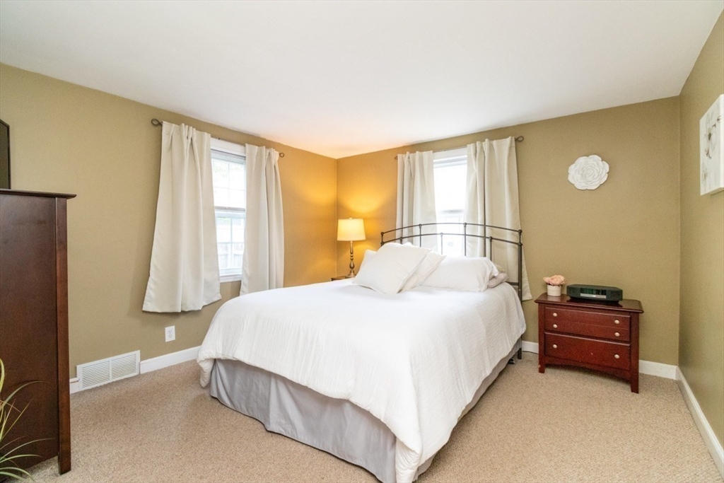 52 Chisholm Road Weymouth, MA 02190 - Photo 14 of 32 Gallery Image 14