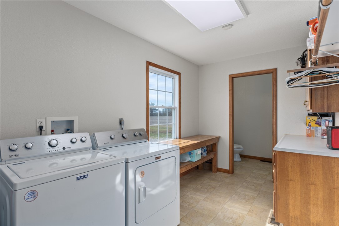9118 Faye Road Kinmundy, IL 62854 - Photo 24 of 48 Laundry with full Bath behind