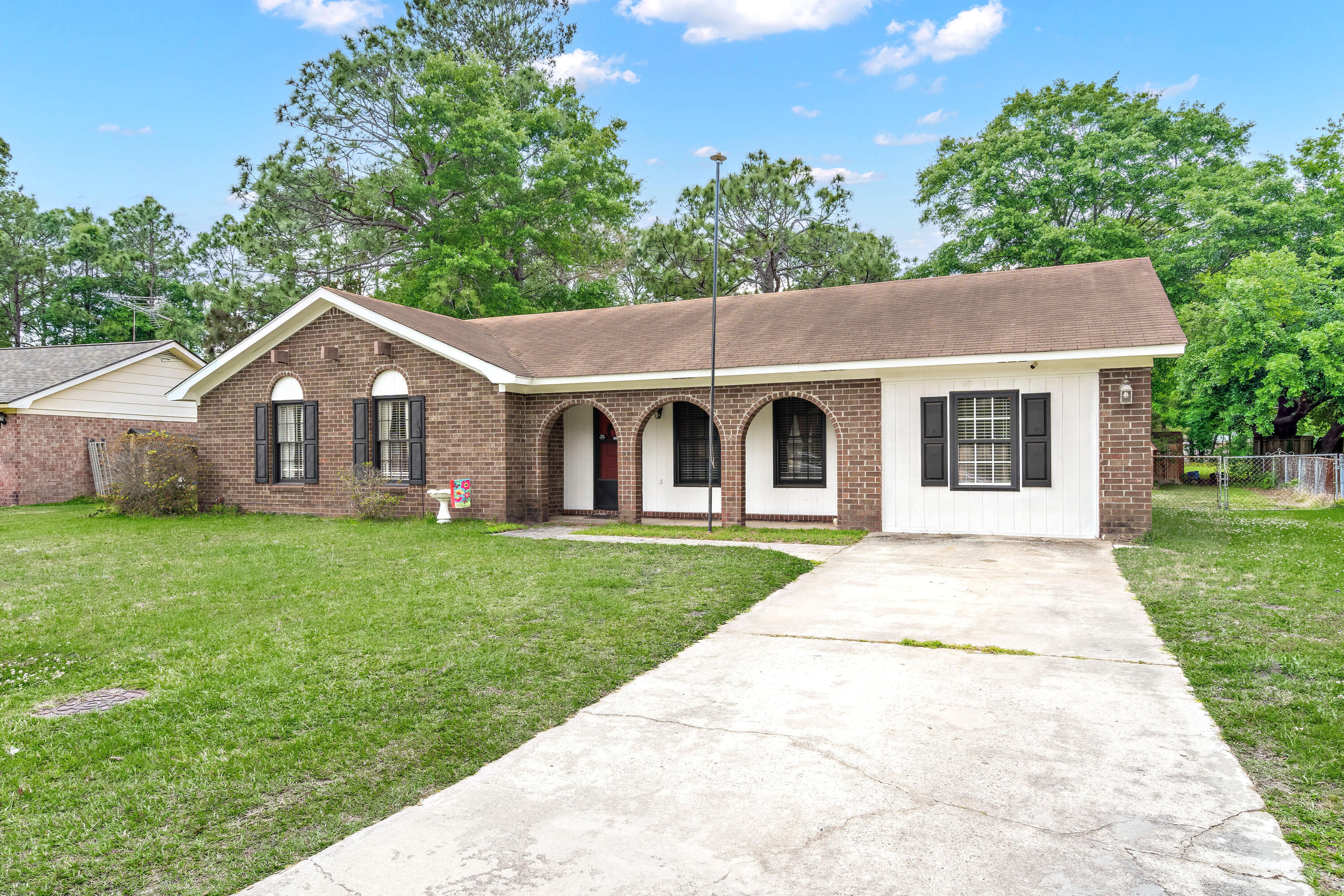 137 Marion Road Summerville, SC 29486 - Photo 3 of 25 3