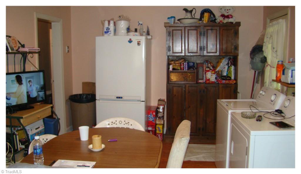 1909 Sheldon Road Greensboro, NC 27405 - Photo 19 of 20 Kitchen