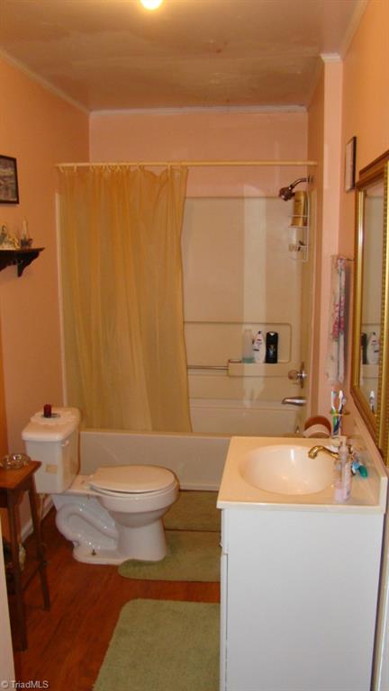 1909 Sheldon Road Greensboro, NC 27405 - Photo 20 of 20 2nd Bathroom