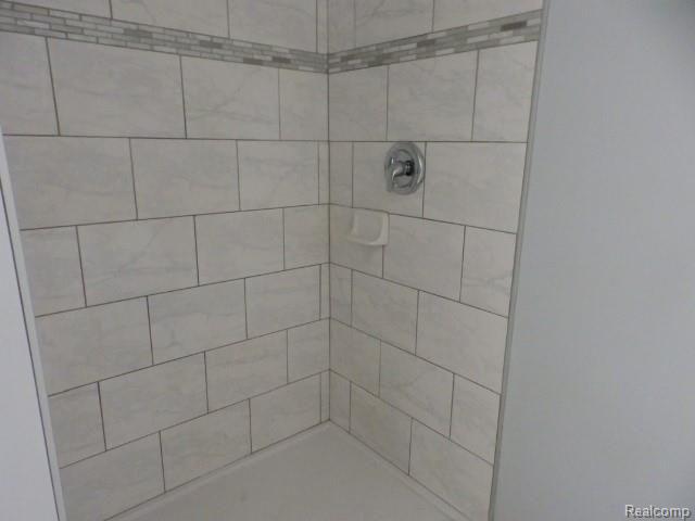 5065 Pheasant Road Waterford, MI 48327 - Photo 26 of 27 3RD SHOWER