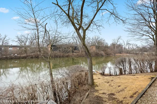 $199,900 | 5525 East Lake Drive, Unit A, Lisle, IL 60532