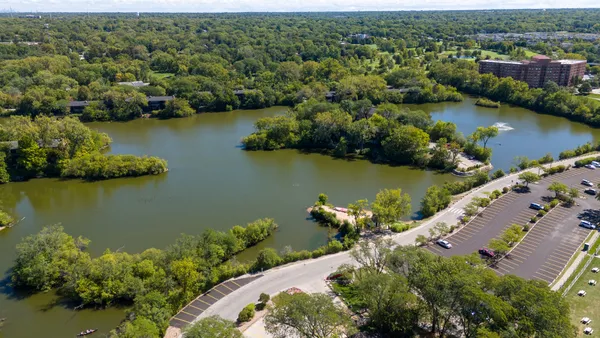 $199,900 | 5525 East Lake Drive, Unit A, Lisle, IL 60532