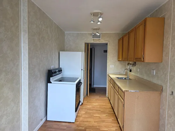 $199,900 | 5525 East Lake Drive, Unit A, Lisle, IL 60532