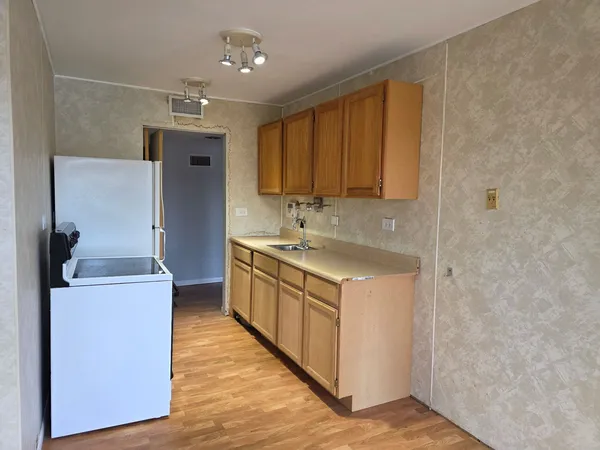 $199,900 | 5525 East Lake Drive, Unit A, Lisle, IL 60532