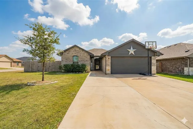 $290,000 | 107 Willowbend Loop, Mabank, TX 75147