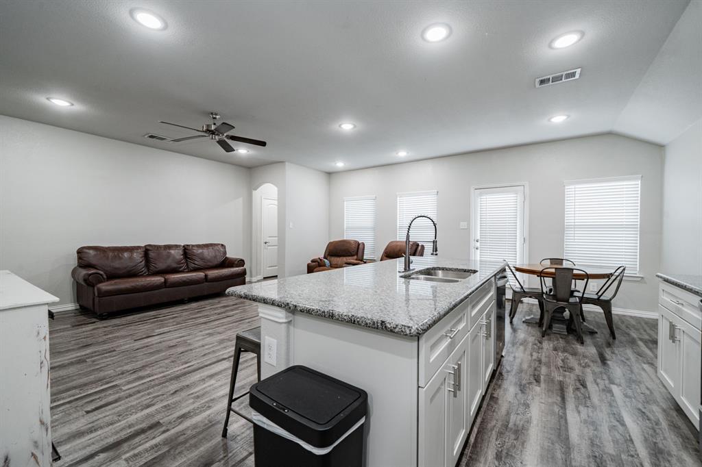 107 Willowbend Loop Mabank, TX 75147 - Photo 12 of 32