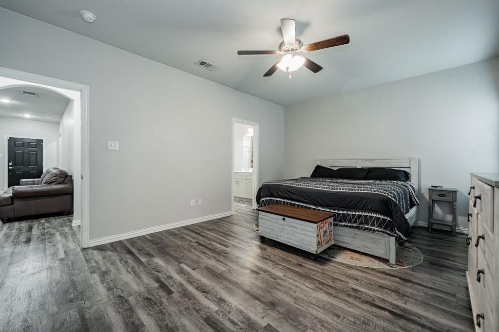 107 Willowbend Loop Mabank, TX 75147 - Photo 16 of 32