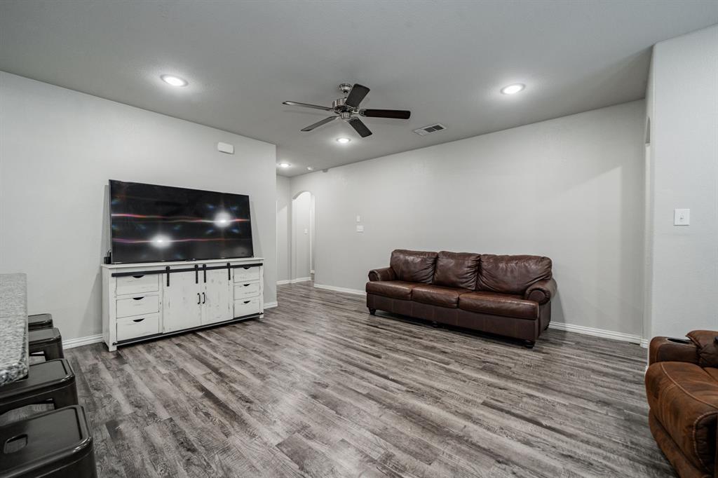 107 Willowbend Loop Mabank, TX 75147 - Photo 6 of 32