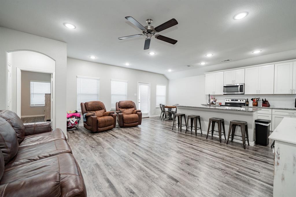 107 Willowbend Loop Mabank, TX 75147 - Photo 7 of 32