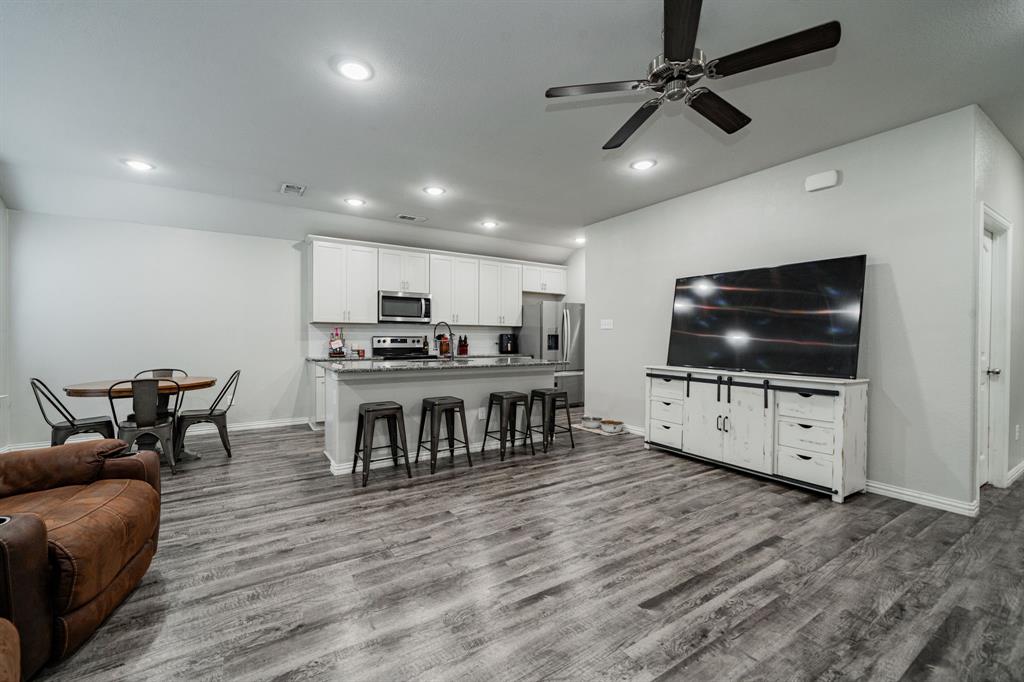 107 Willowbend Loop Mabank, TX 75147 - Photo 8 of 32