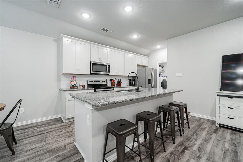 107 Willowbend Loop Mabank, TX 75147 - Photo 9 of 32