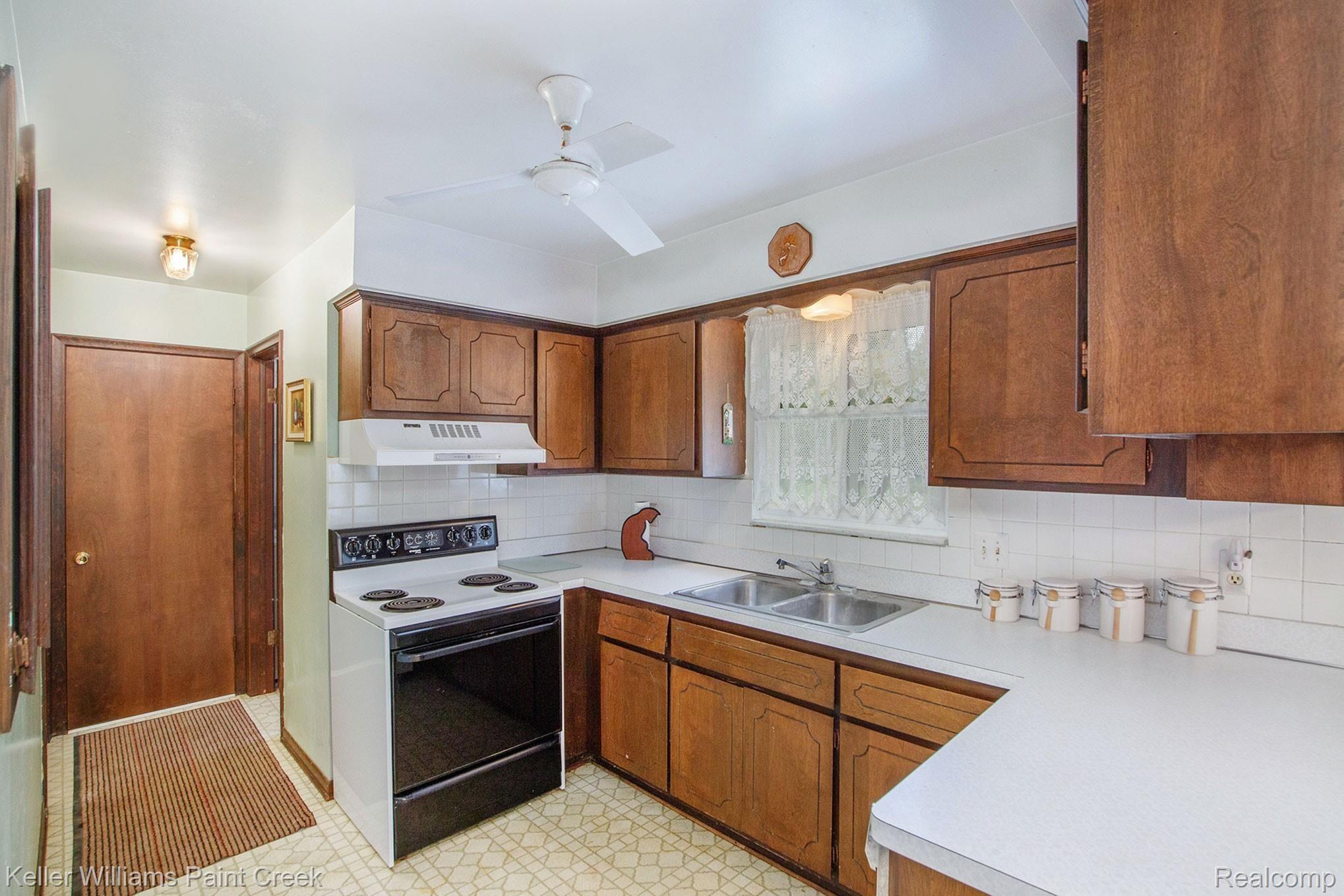 5490 Sandhill Road Almont, MI 48003 - Photo 7 of 25 BPG_9006.jpg