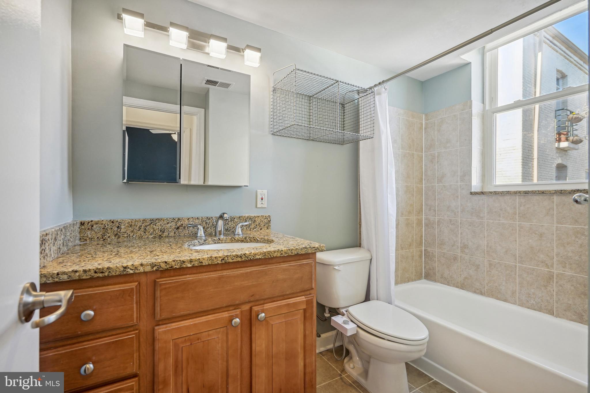 2611 Adams Mill Road Northwest, Unit 307 Washington, DC 20009 - Photo 12 of 16 Full bath