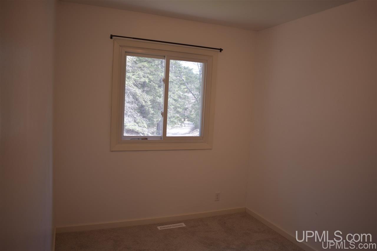820 Willow Road Marquette, MI 49855 - Photo 13 of 20 Gallery Image 13