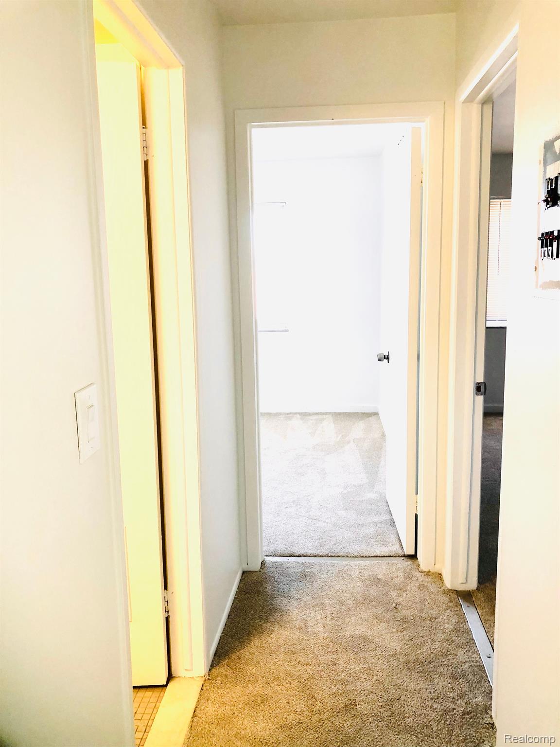 29300 Hoover Road Warren, MI 48093 - Photo 5 of 9 Hallway
