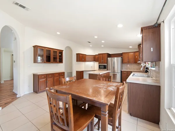 $565,000 | 6267 County Road 251, Hondo, TX 78861