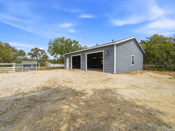 $565,000 | 6267 County Road 251, Hondo, TX 78861