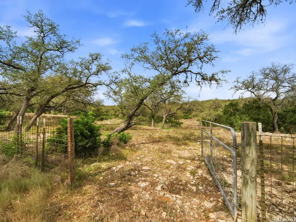 $565,000 | 6267 County Road 251, Hondo, TX 78861