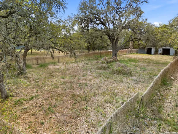 $565,000 | 6267 County Road 251, Hondo, TX 78861