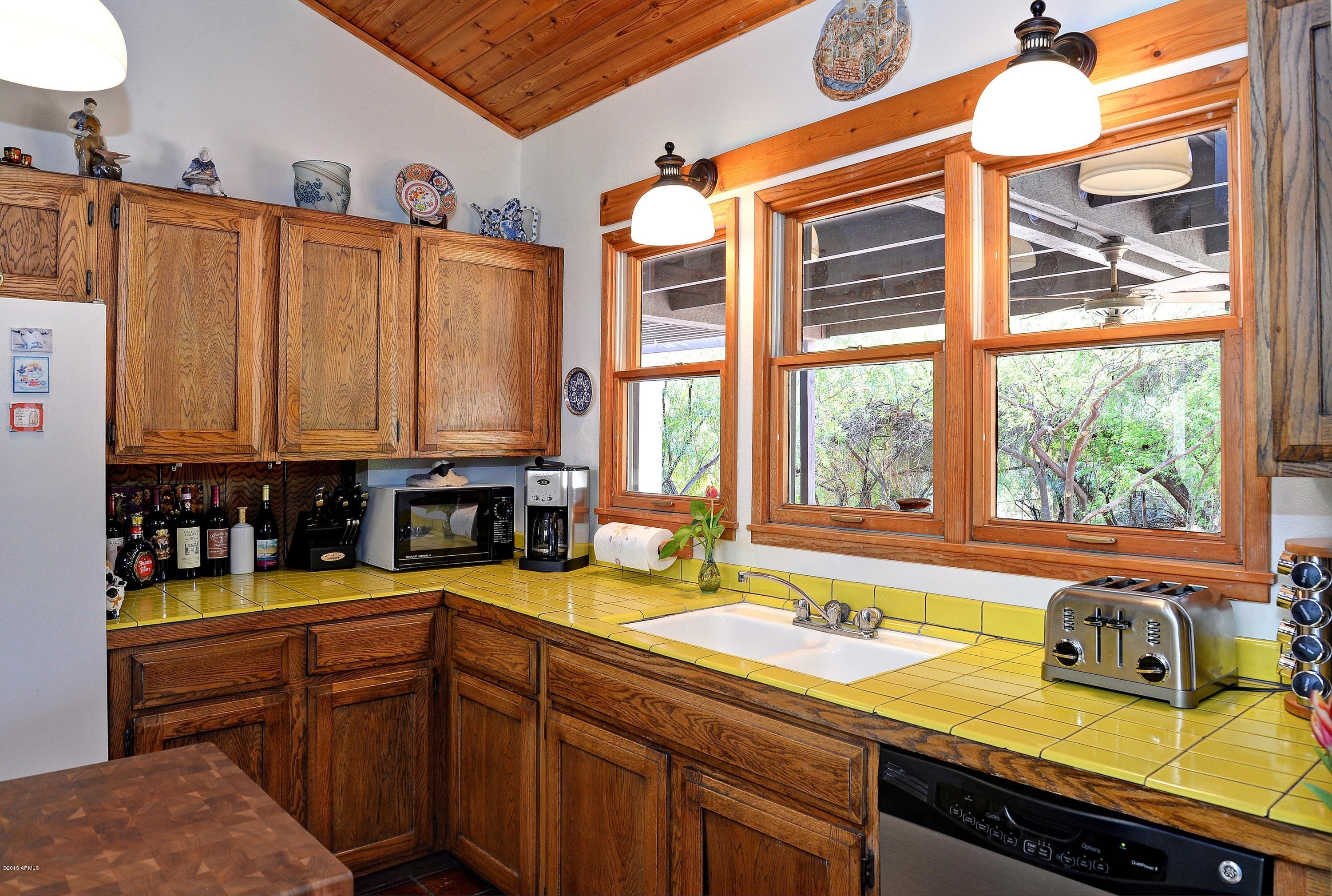 5421 East Camello Road Phoenix, AZ 85018 - Photo 15 of 24 Kitchen