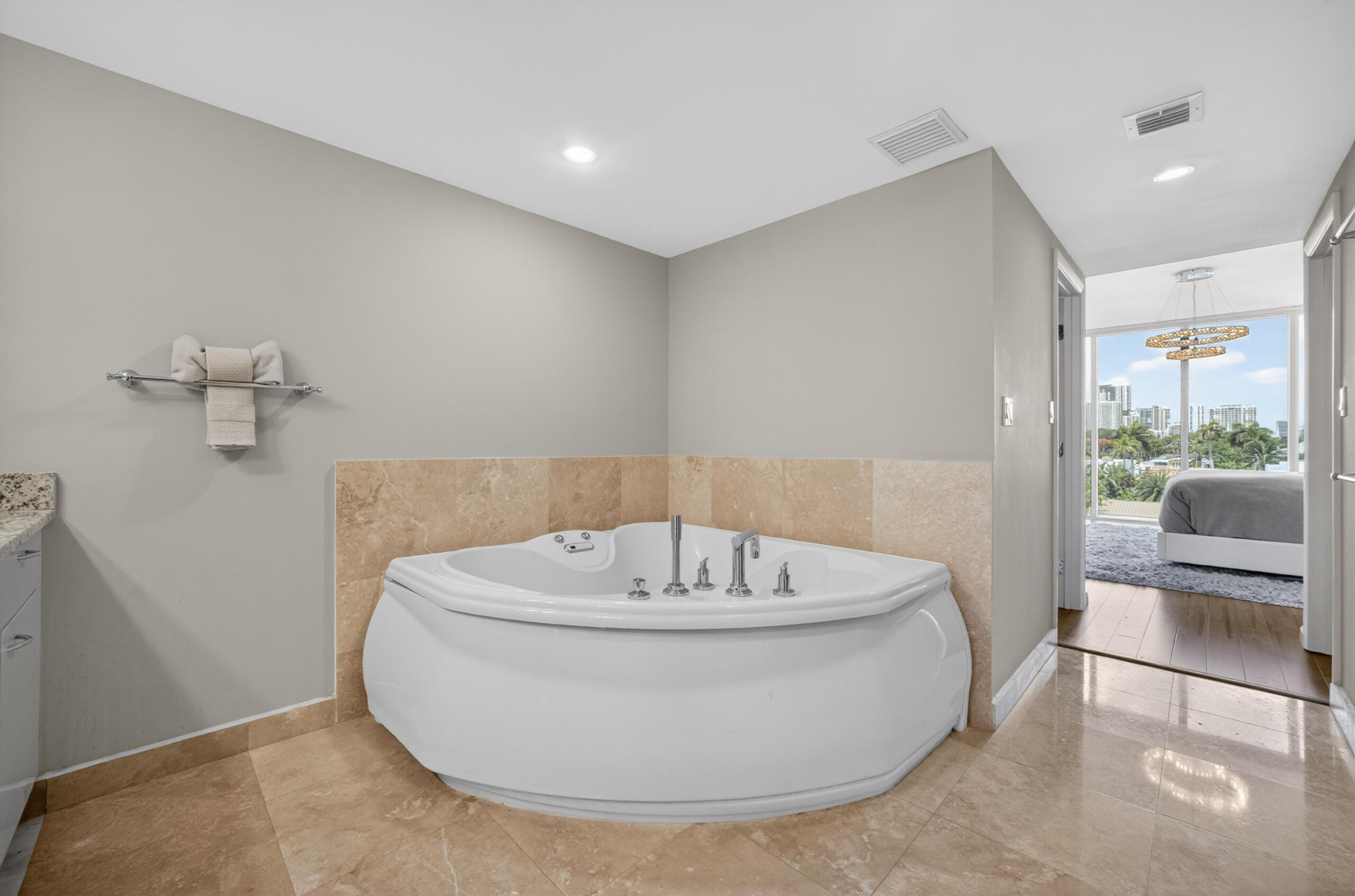 45 Hendricks Isle, Unit 403 Fort Lauderdale, FL 33301 - Photo 33 of 77 45hendricksisle (41)
