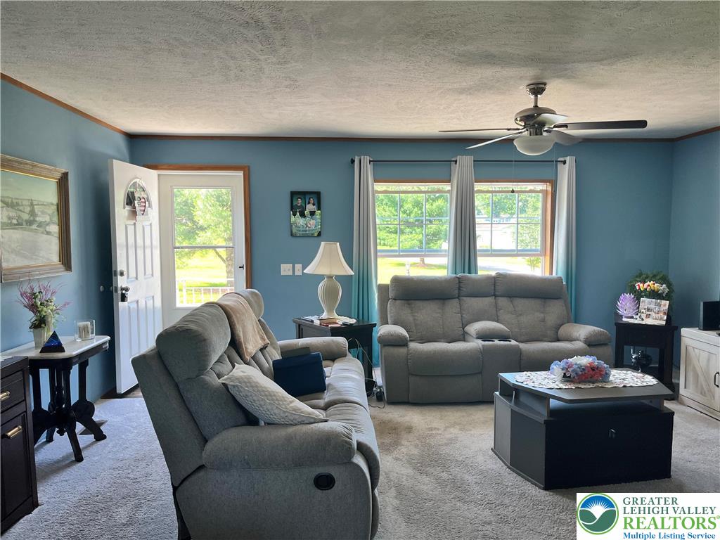 102 Restful Road Northampton, PA 18067 - Photo 4 of 26 Gallery Image 4