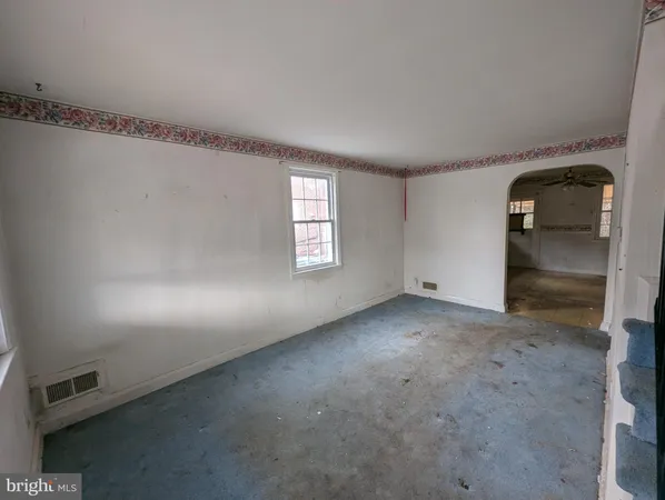 a view of a livingroom with window