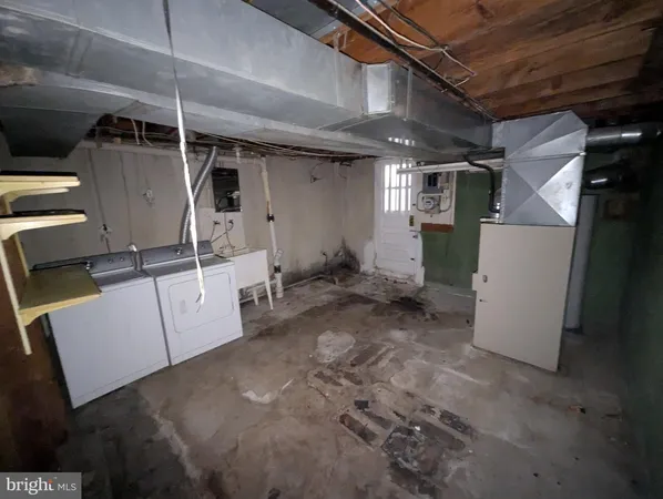 a view of a storage & utility room