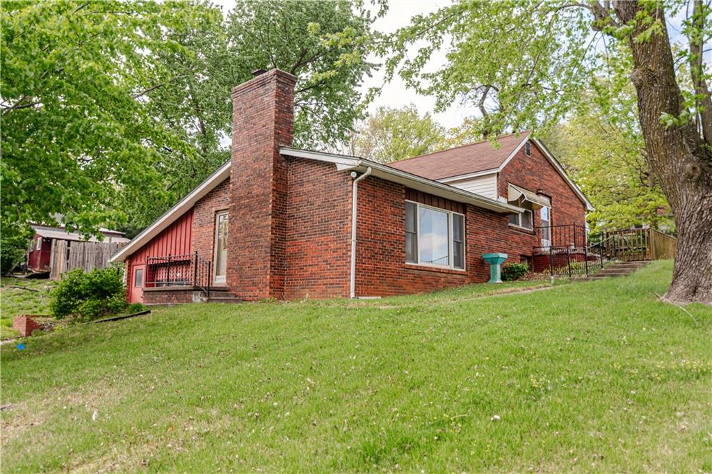 1219 Julia Street Atchison, KS 66002 - Photo 4 of 45
