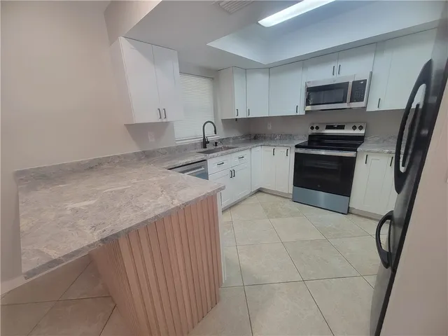 $2,000 | 356 30th Avenue, Vero Beach, FL 32968