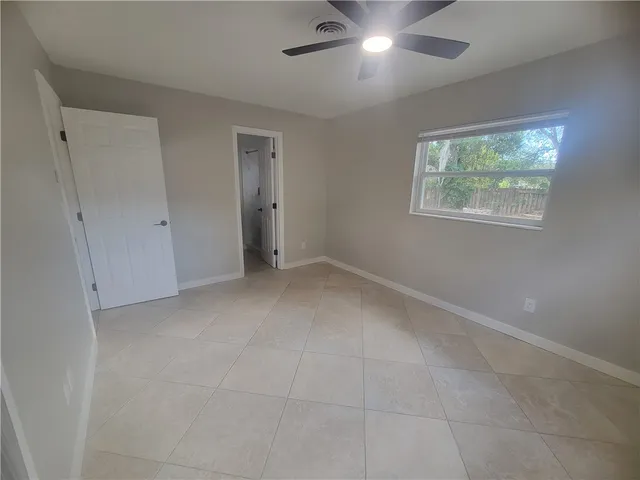 $2,000 | 356 30th Avenue, Vero Beach, FL 32968