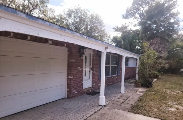 $2,000 | 356 30th Avenue, Vero Beach, FL 32968