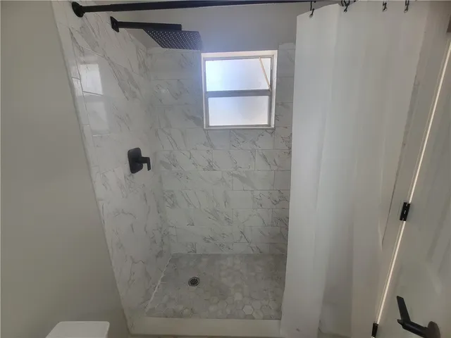 $2,000 | 356 30th Avenue, Vero Beach, FL 32968