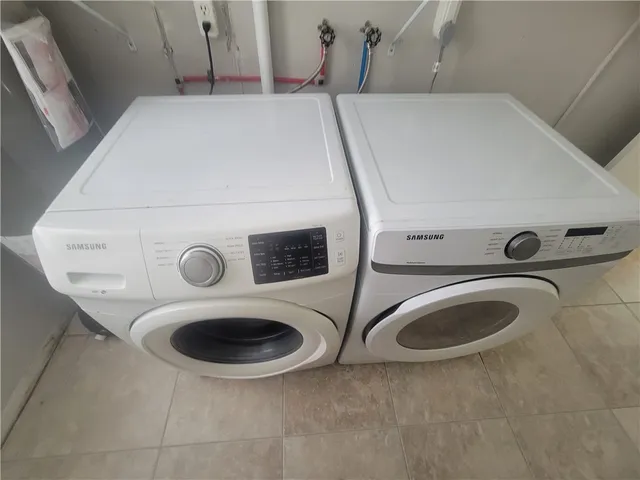 $2,000 | 356 30th Avenue, Vero Beach, FL 32968