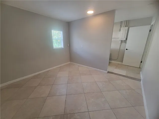 $2,000 | 356 30th Avenue, Vero Beach, FL 32968