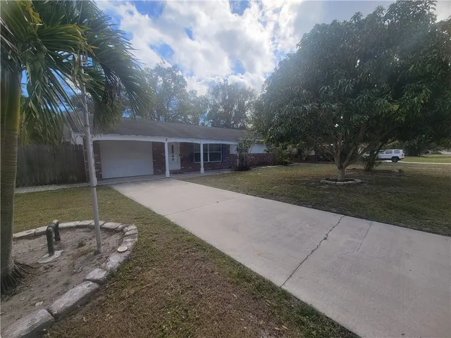 $2,000 | 356 30th Avenue, Vero Beach, FL 32968