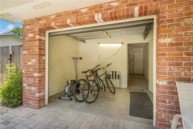 $2,000 | 356 30th Avenue, Vero Beach, FL 32968