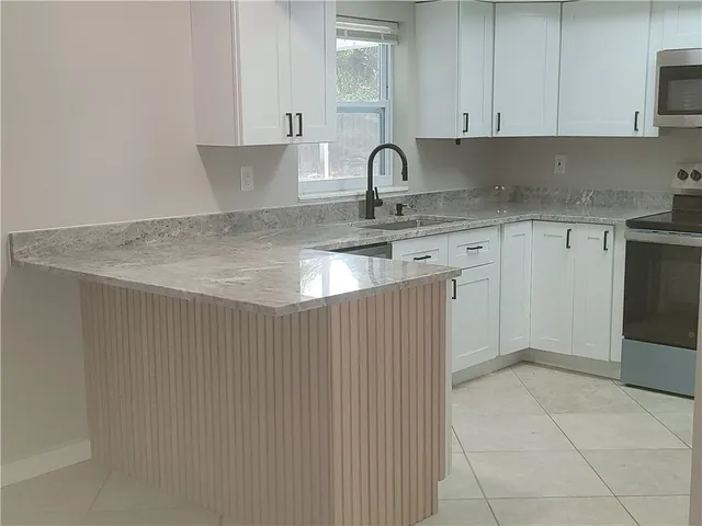 $2,000 | 356 30th Avenue, Vero Beach, FL 32968