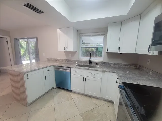 $2,000 | 356 30th Avenue, Vero Beach, FL 32968