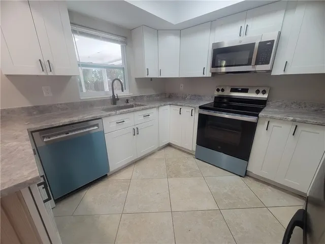 $2,000 | 356 30th Avenue, Vero Beach, FL 32968