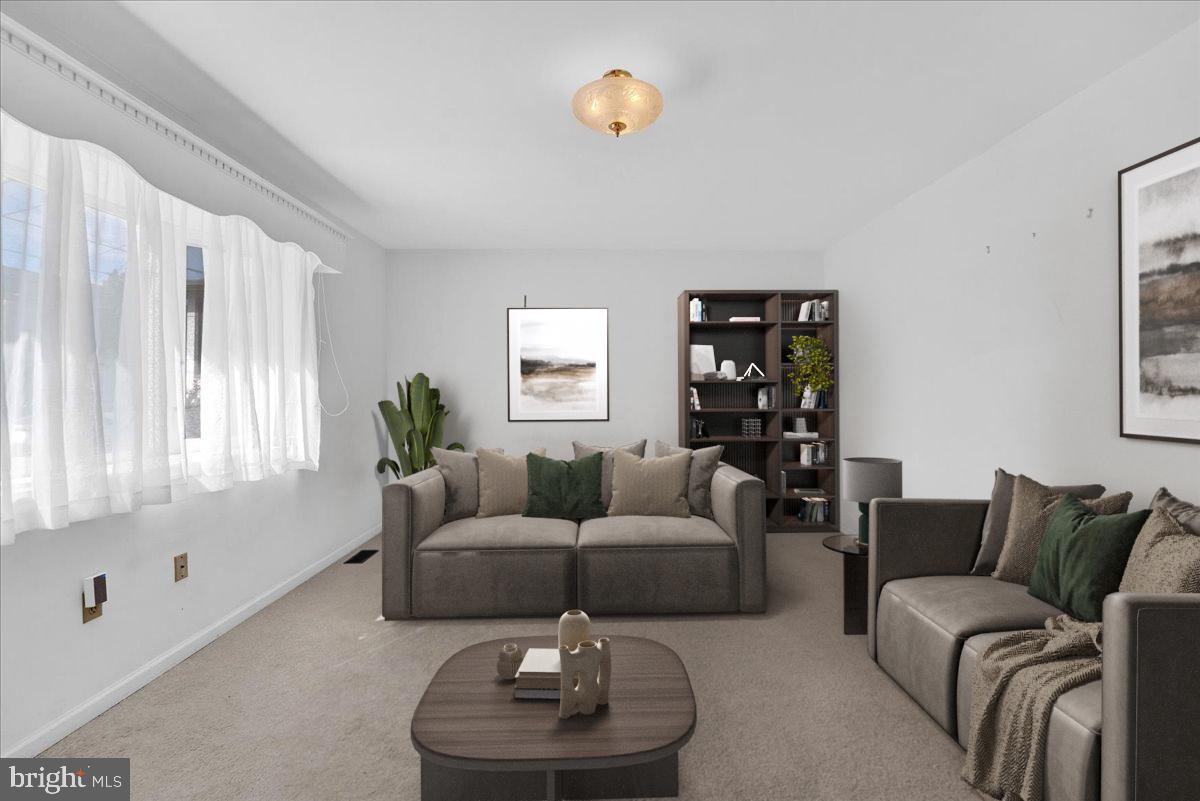 508 Rutledge Avenue Folsom, PA 19033 - Photo 5 of 34 Living Room