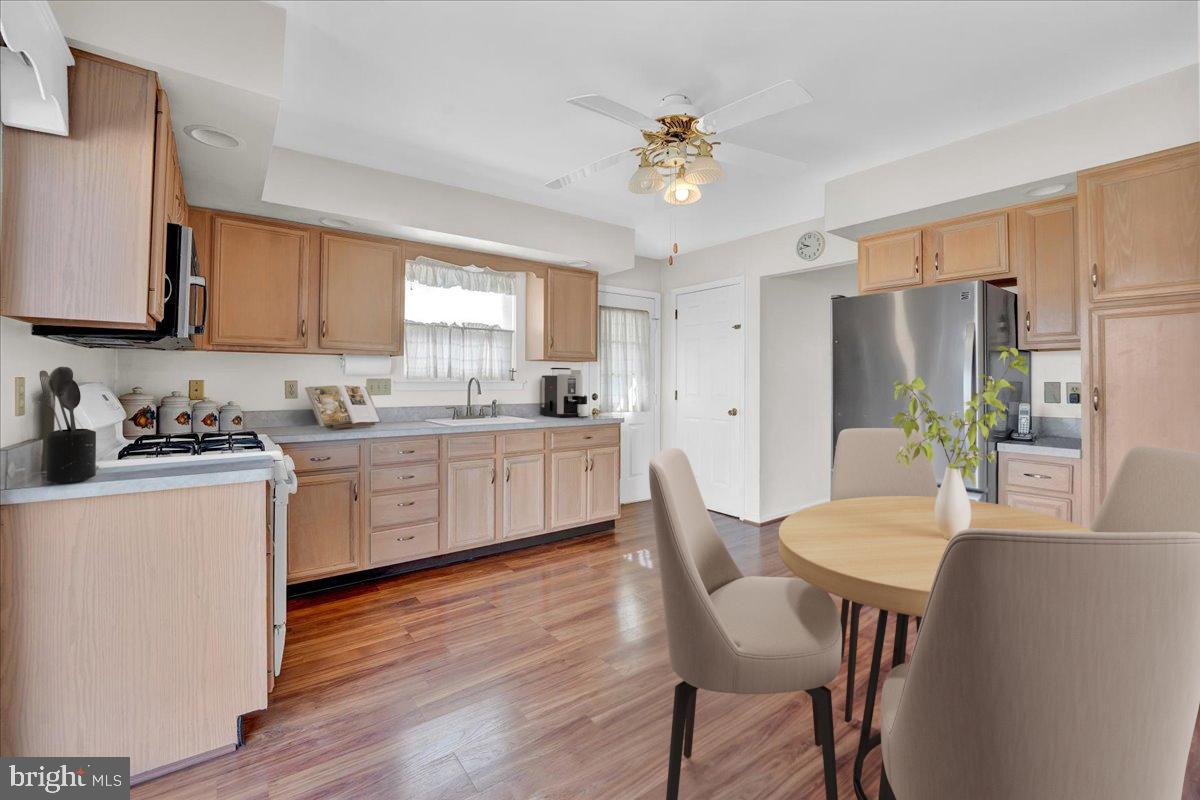 508 Rutledge Avenue Folsom, PA 19033 - Photo 8 of 34 Kitchen