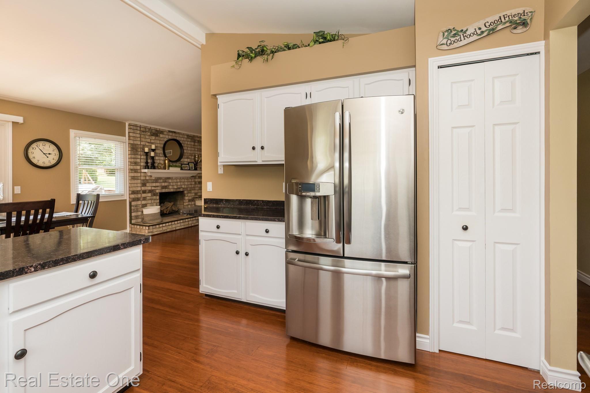 2090 Cumberland Road Rochester, MI 48307 - Photo 15 of 32 Cumberland MLS-W010.jpg