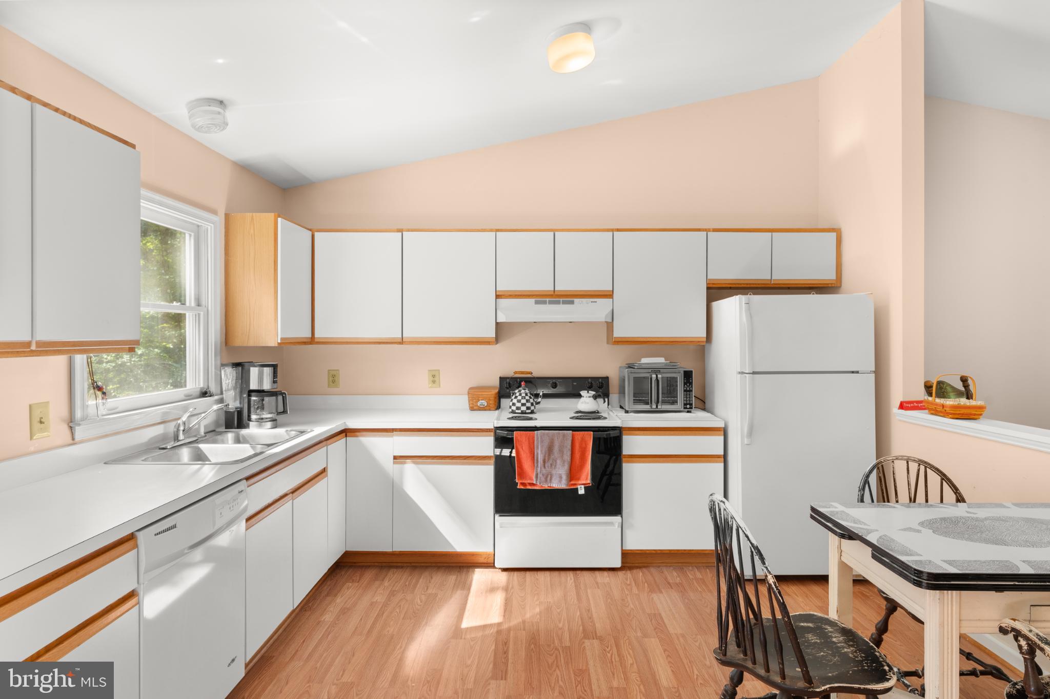 13175 Tower Road Unionville, VA 22567 - Photo 12 of 37 Bright and inviting kitchen with modern finishes.