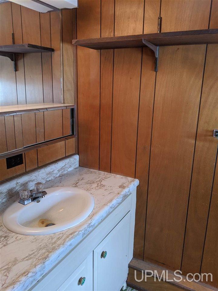 6975 M 5 Escanaba, MI 49829 - Photo 11 of 17